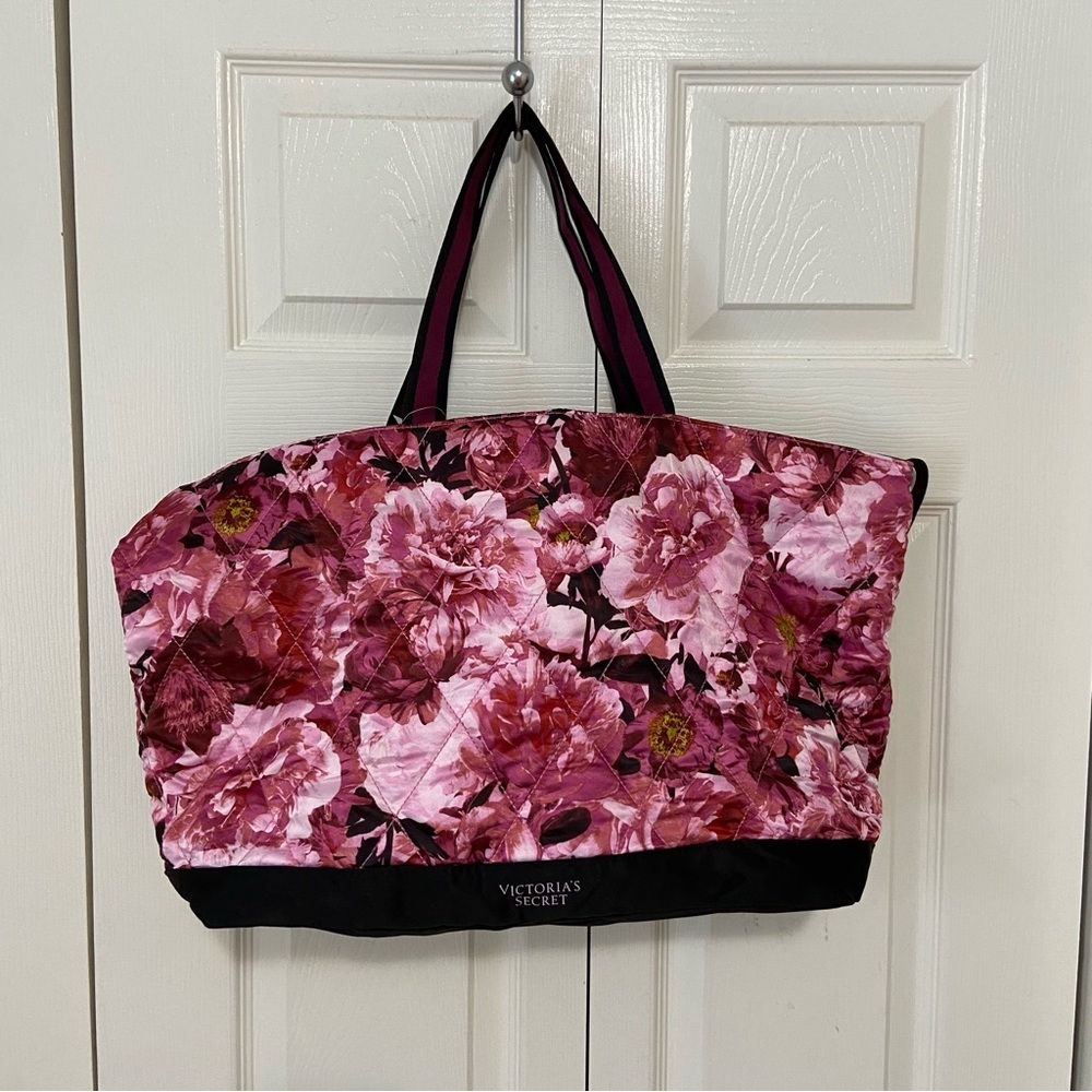 Victoria’s Secret NWT Satin Floral Quilted Weekender Tote Bag Purse Crossbody - Picture 2 of 8
